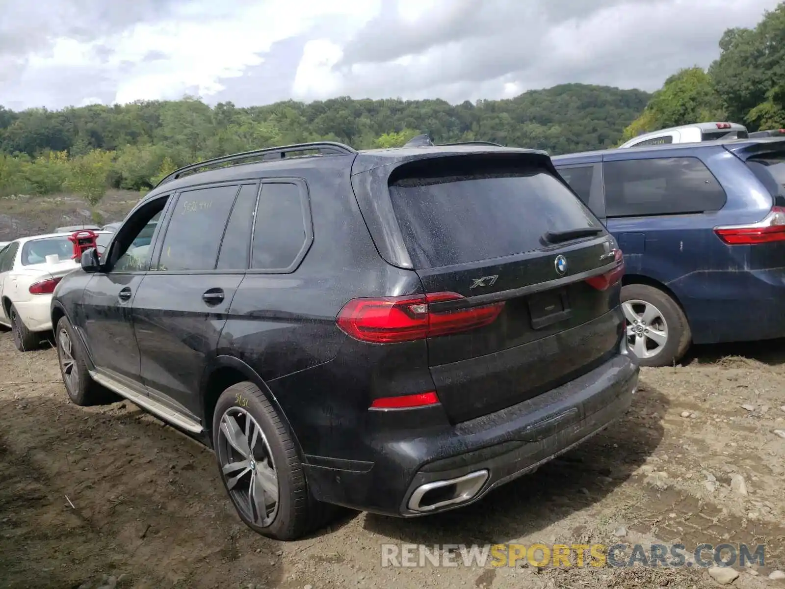 3 Photograph of a damaged car 5UXCW2C07L9C59928 BMW X7 2020