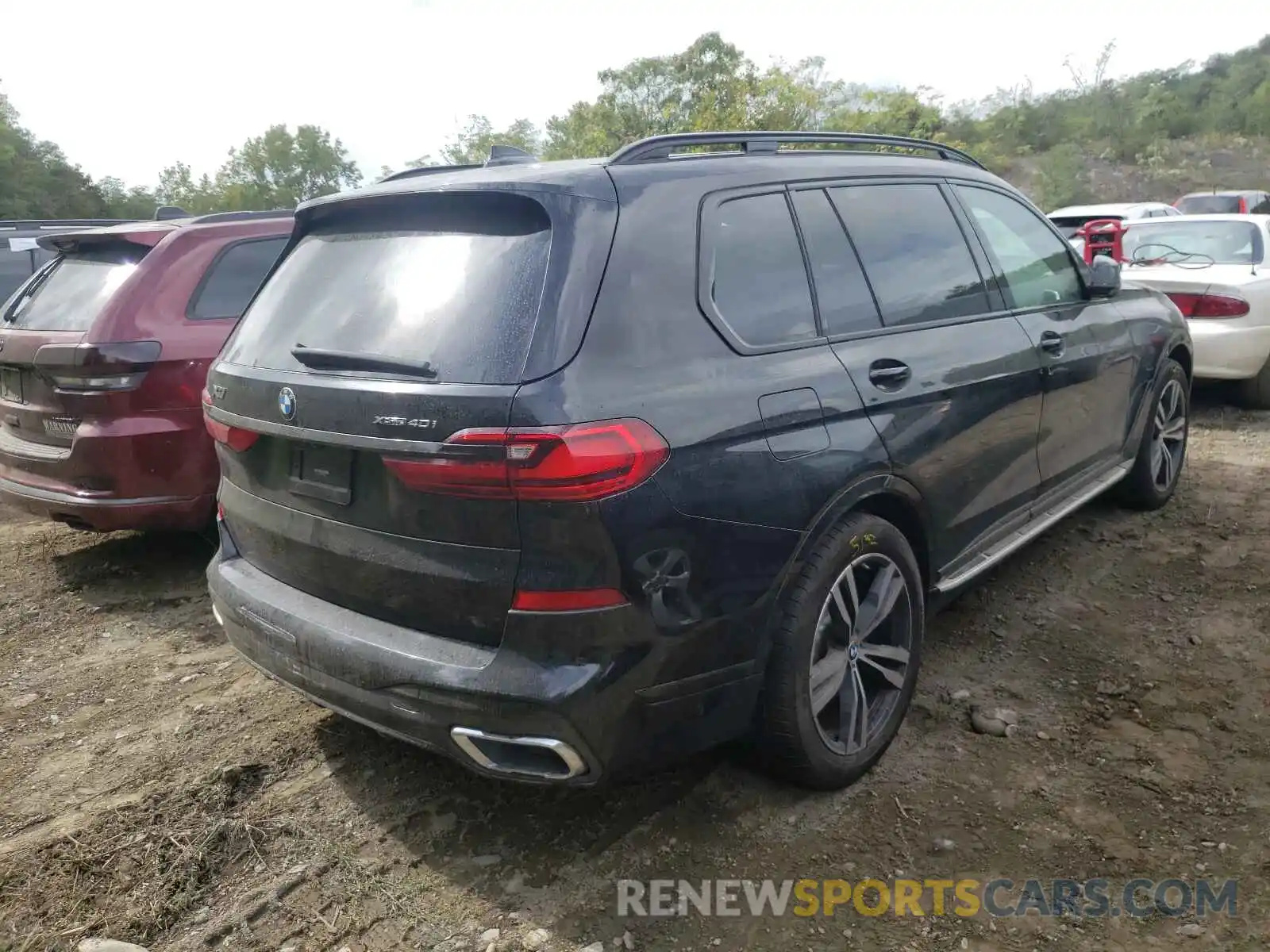 4 Photograph of a damaged car 5UXCW2C07L9C59928 BMW X7 2020