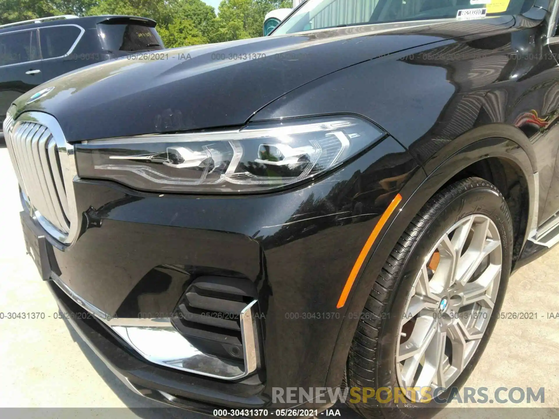 6 Photograph of a damaged car 5UXCW2C08L9B05356 BMW X7 2020