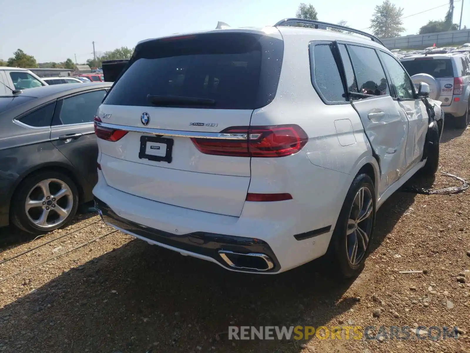 4 Photograph of a damaged car 5UXCW2C08L9B64259 BMW X7 2020