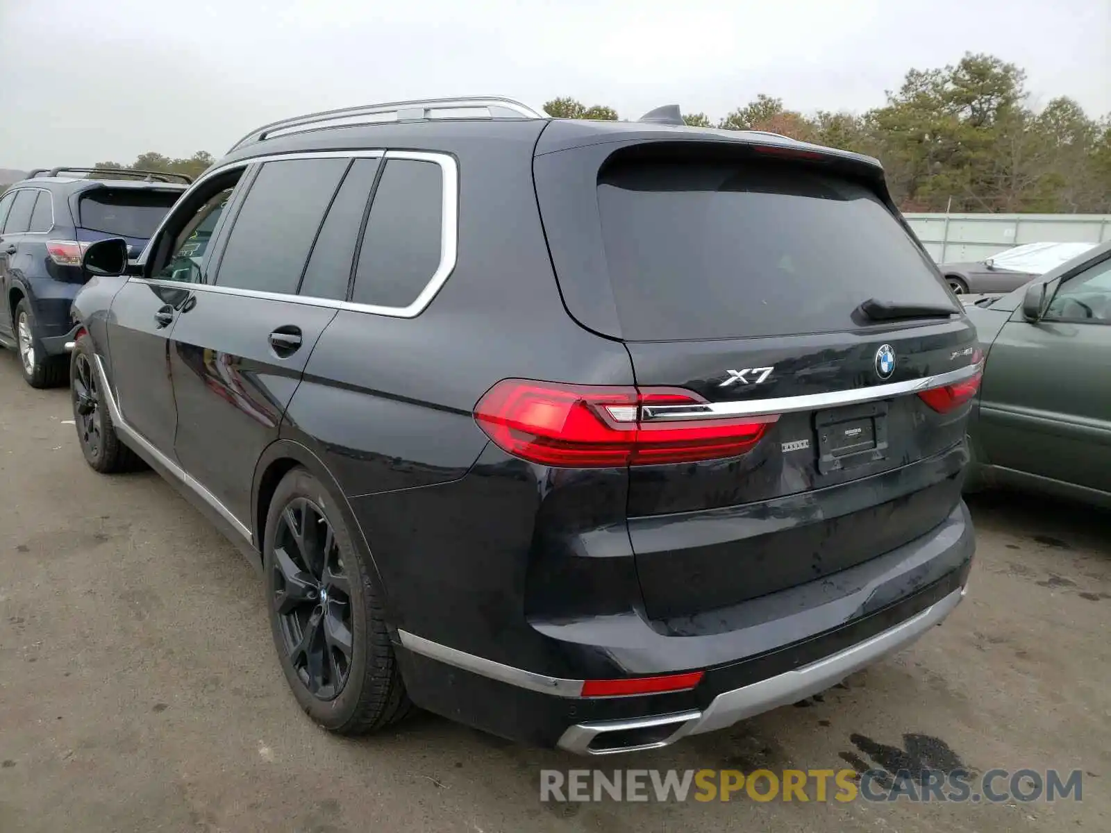 3 Photograph of a damaged car 5UXCW2C08L9C07563 BMW X7 2020