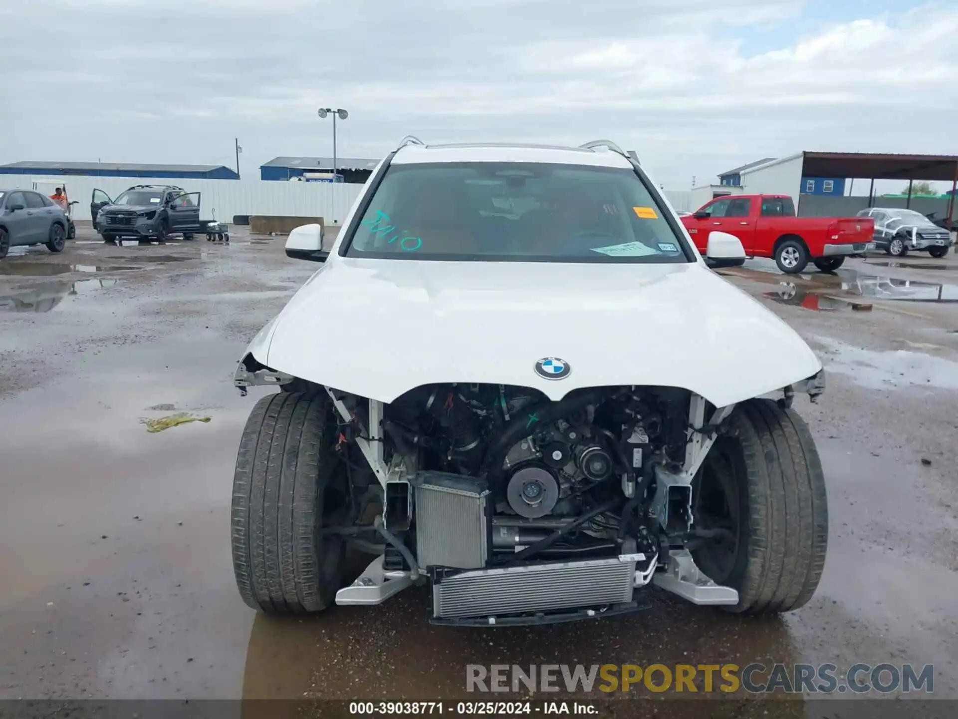 12 Photograph of a damaged car 5UXCW2C08L9C25173 BMW X7 2020