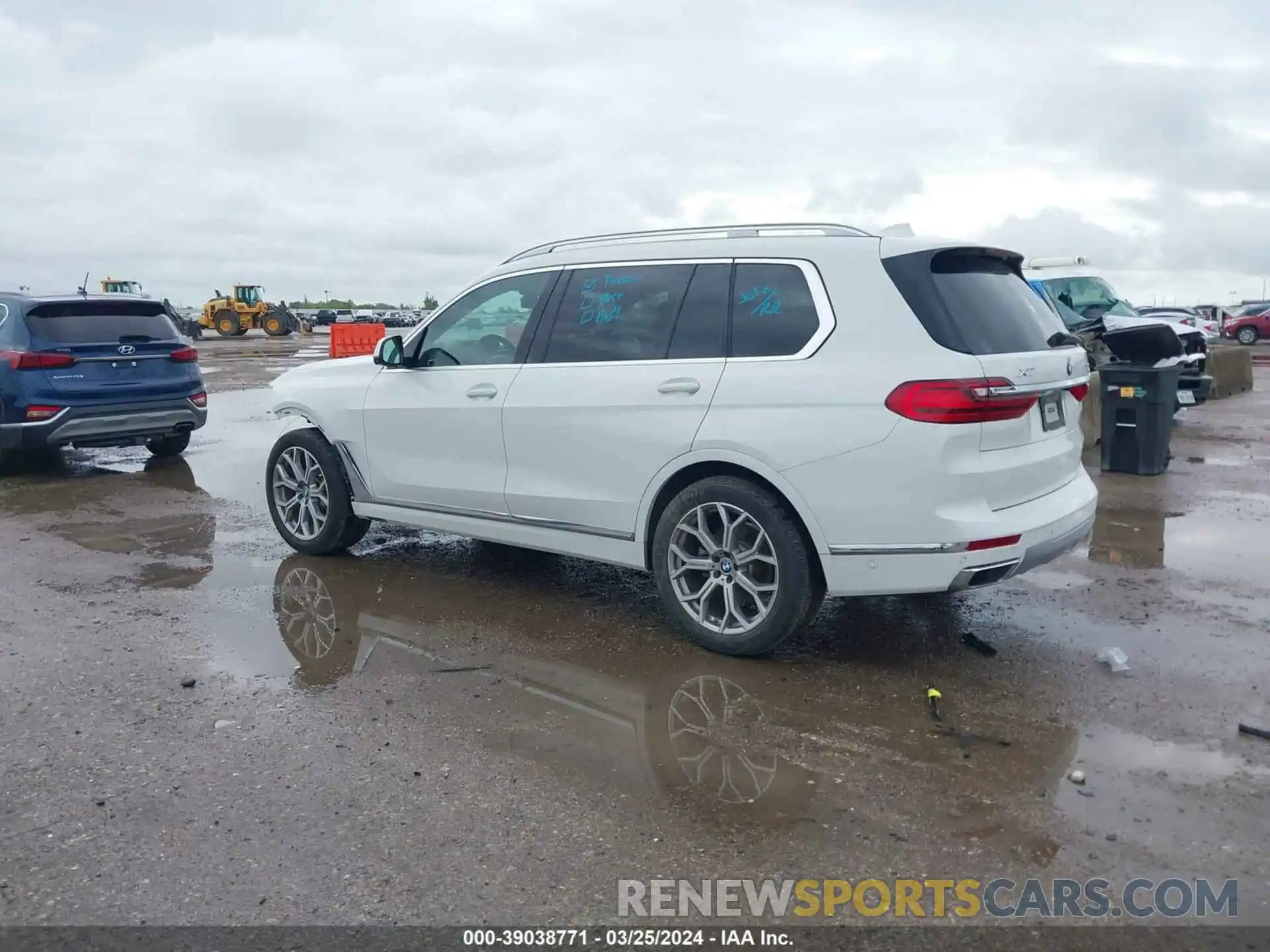 3 Photograph of a damaged car 5UXCW2C08L9C25173 BMW X7 2020