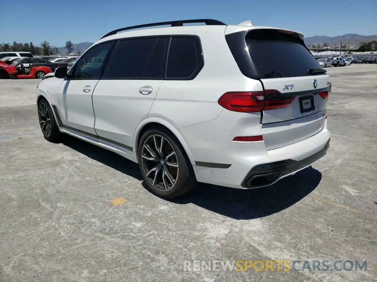 3 Photograph of a damaged car 5UXCW2C08L9C55709 BMW X7 2020