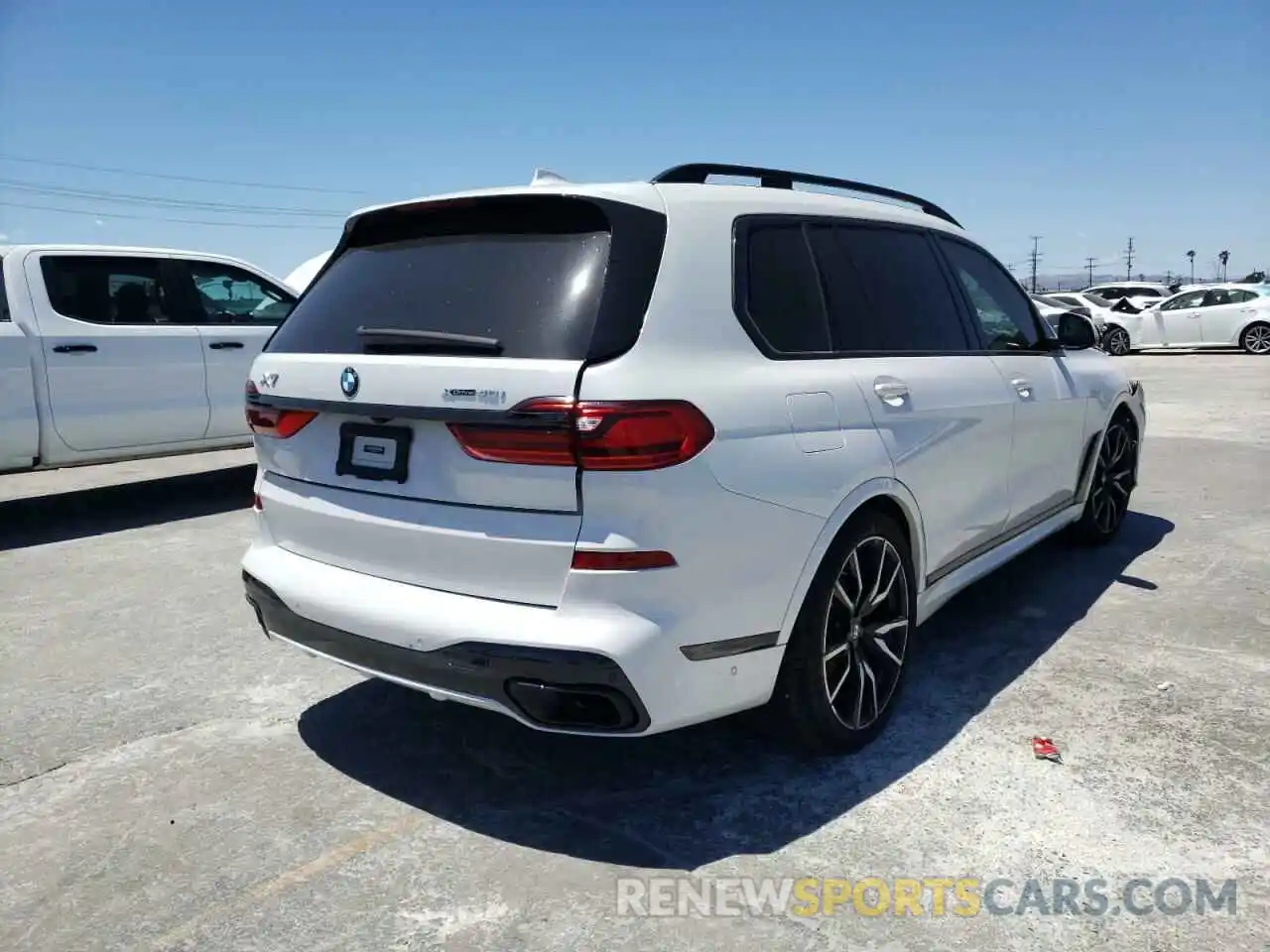 4 Photograph of a damaged car 5UXCW2C08L9C55709 BMW X7 2020