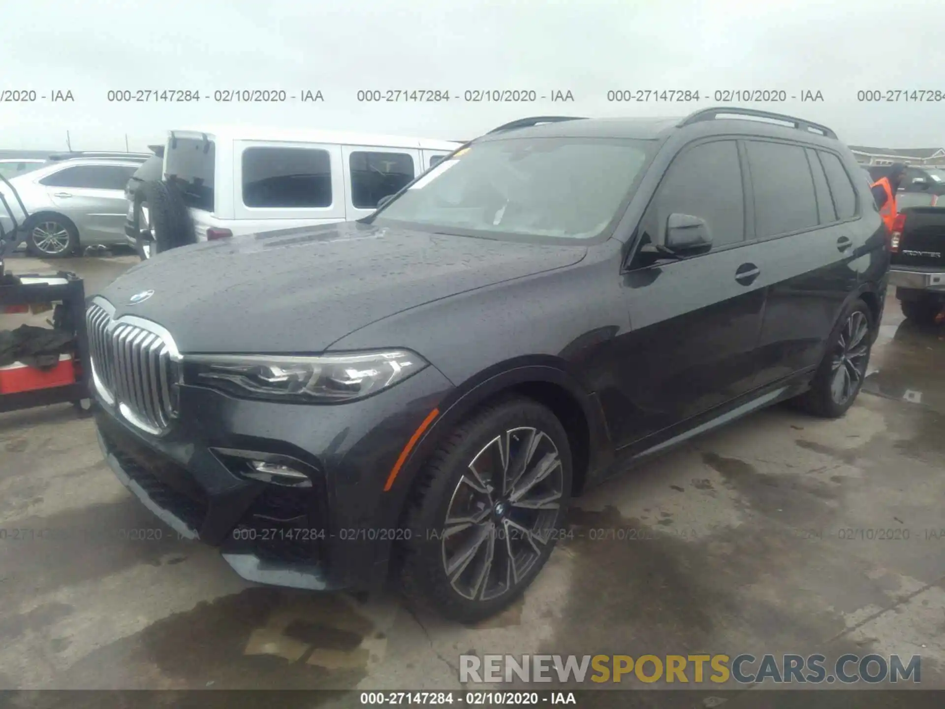 2 Photograph of a damaged car 5UXCW2C09L9A00986 BMW X7 2020