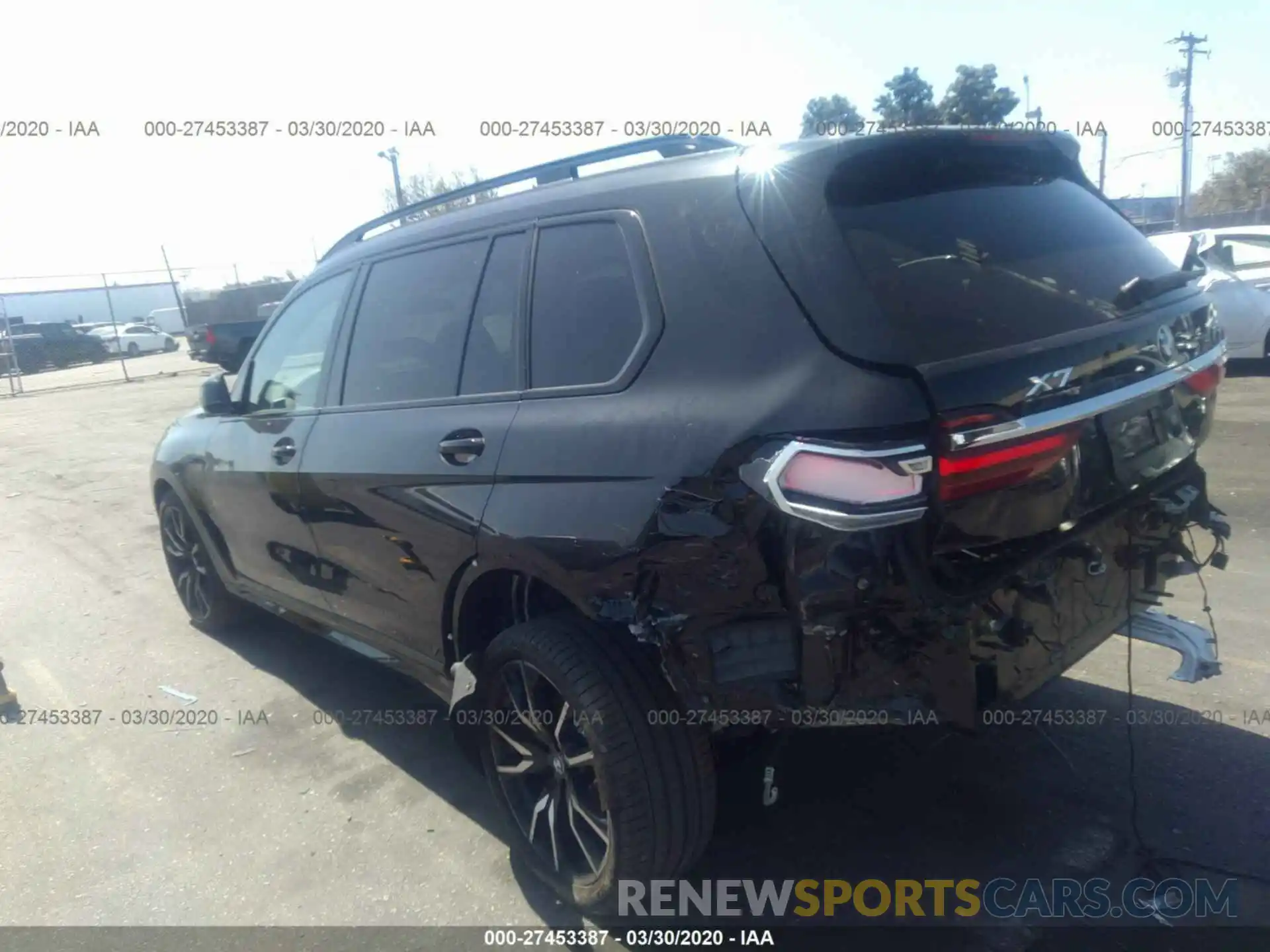 3 Photograph of a damaged car 5UXCW2C09L9A01412 BMW X7 2020