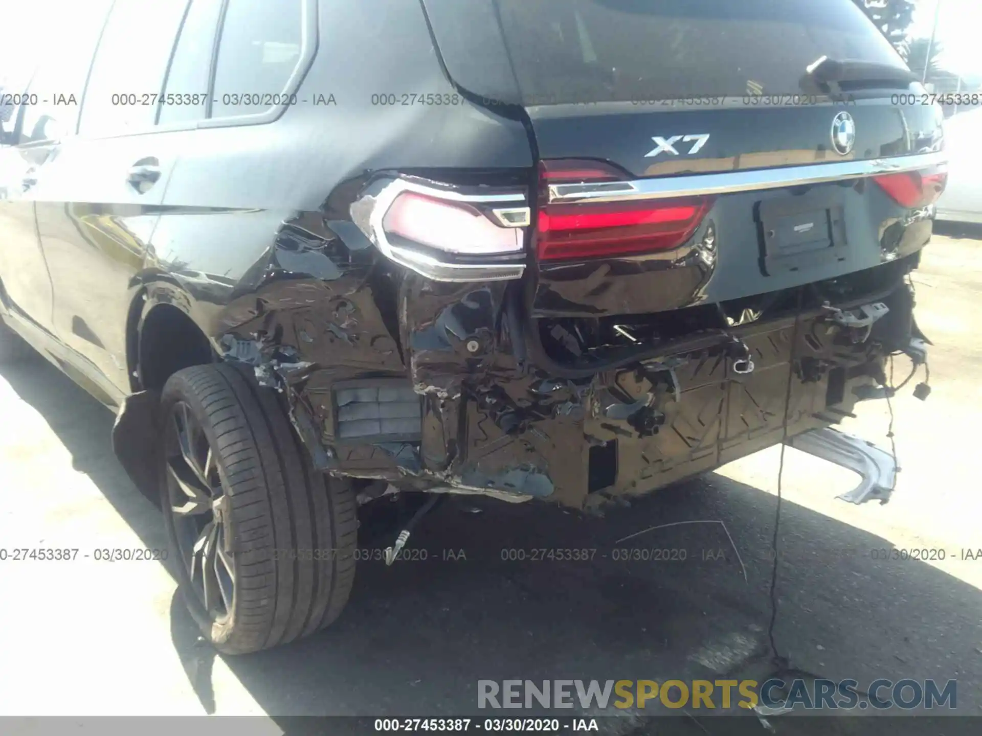 6 Photograph of a damaged car 5UXCW2C09L9A01412 BMW X7 2020