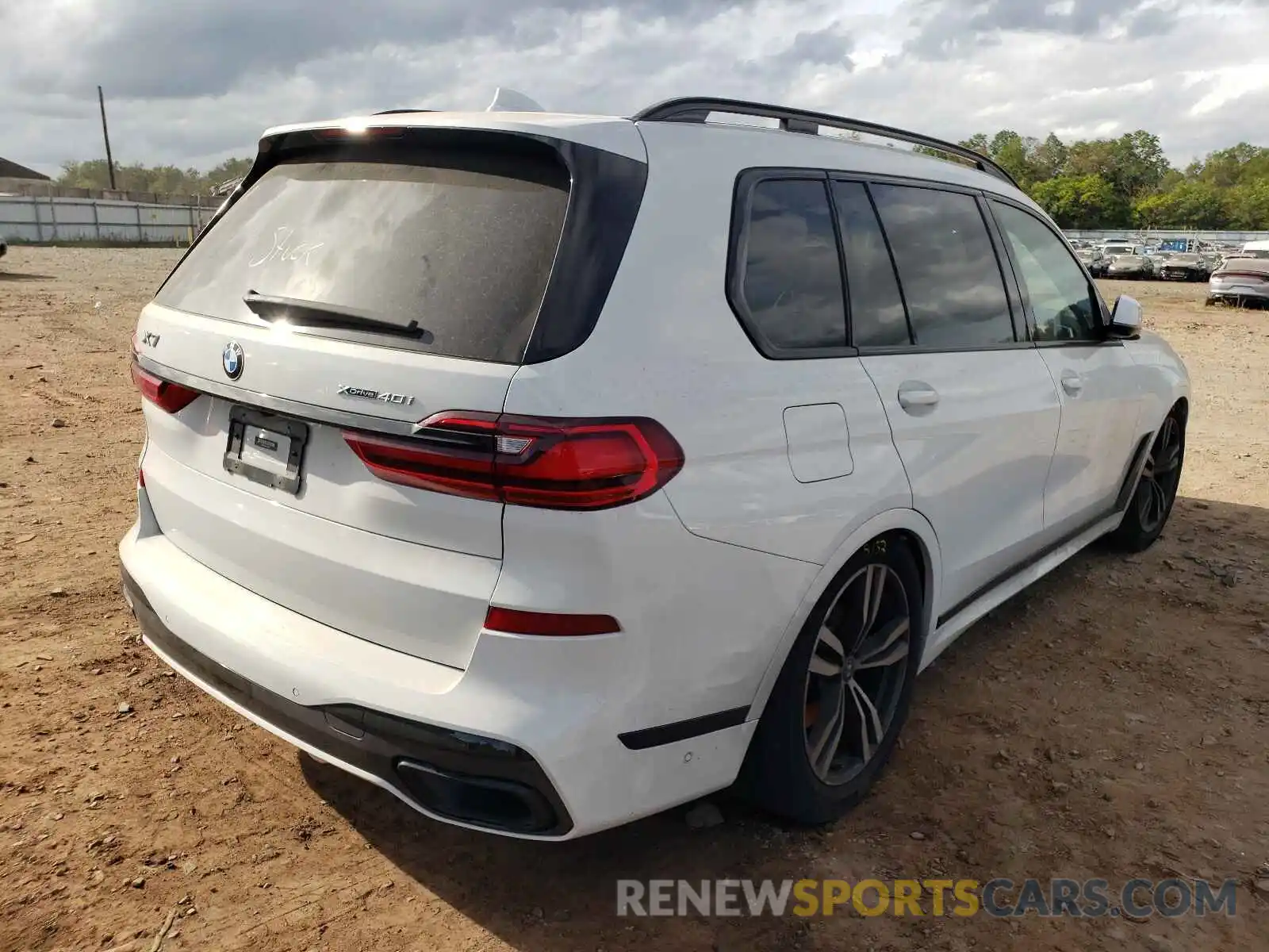 4 Photograph of a damaged car 5UXCW2C09L9A02897 BMW X7 2020