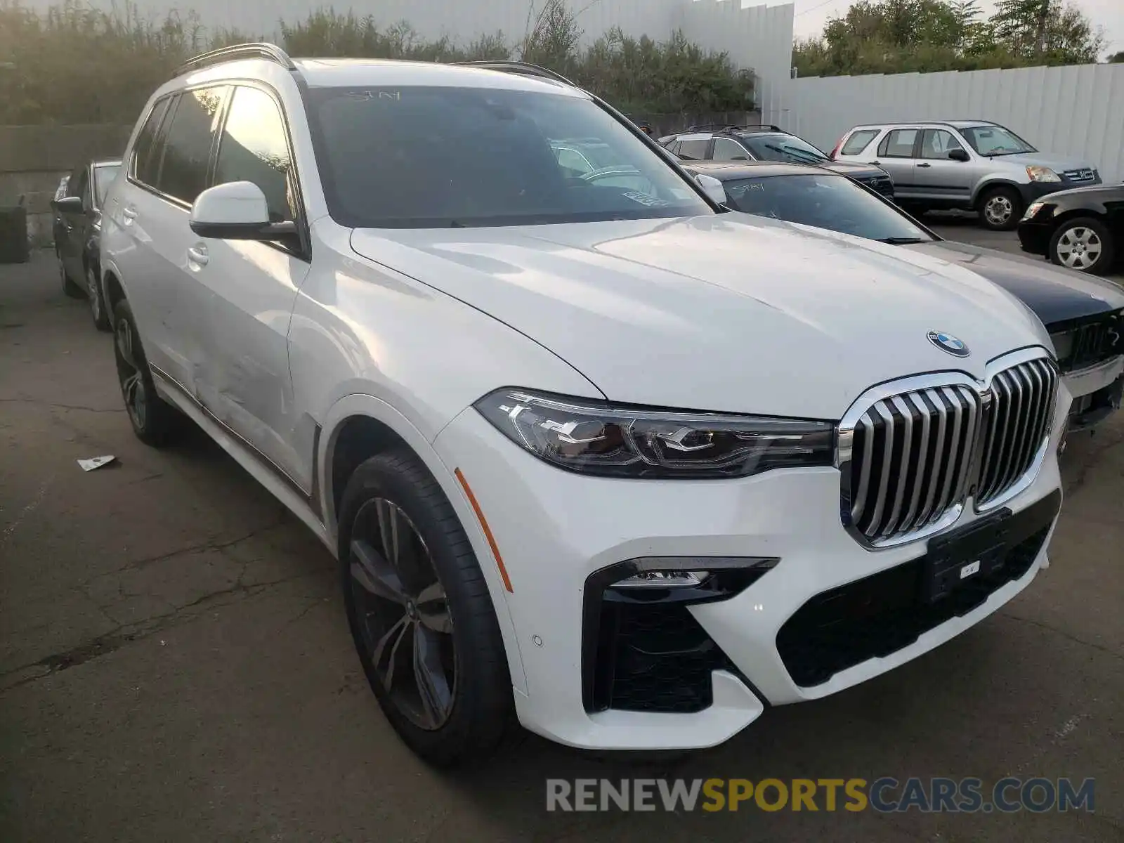 1 Photograph of a damaged car 5UXCW2C09L9B18696 BMW X7 2020