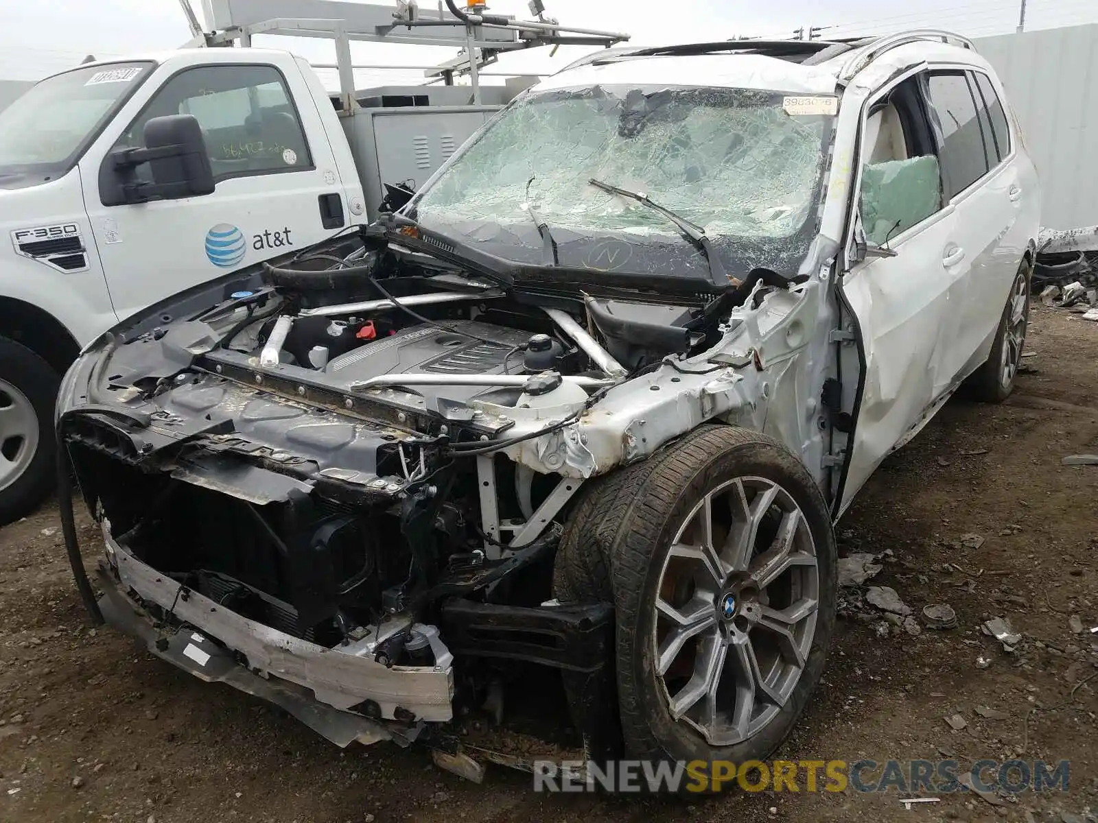 2 Photograph of a damaged car 5UXCW2C09L9B35868 BMW X7 2020