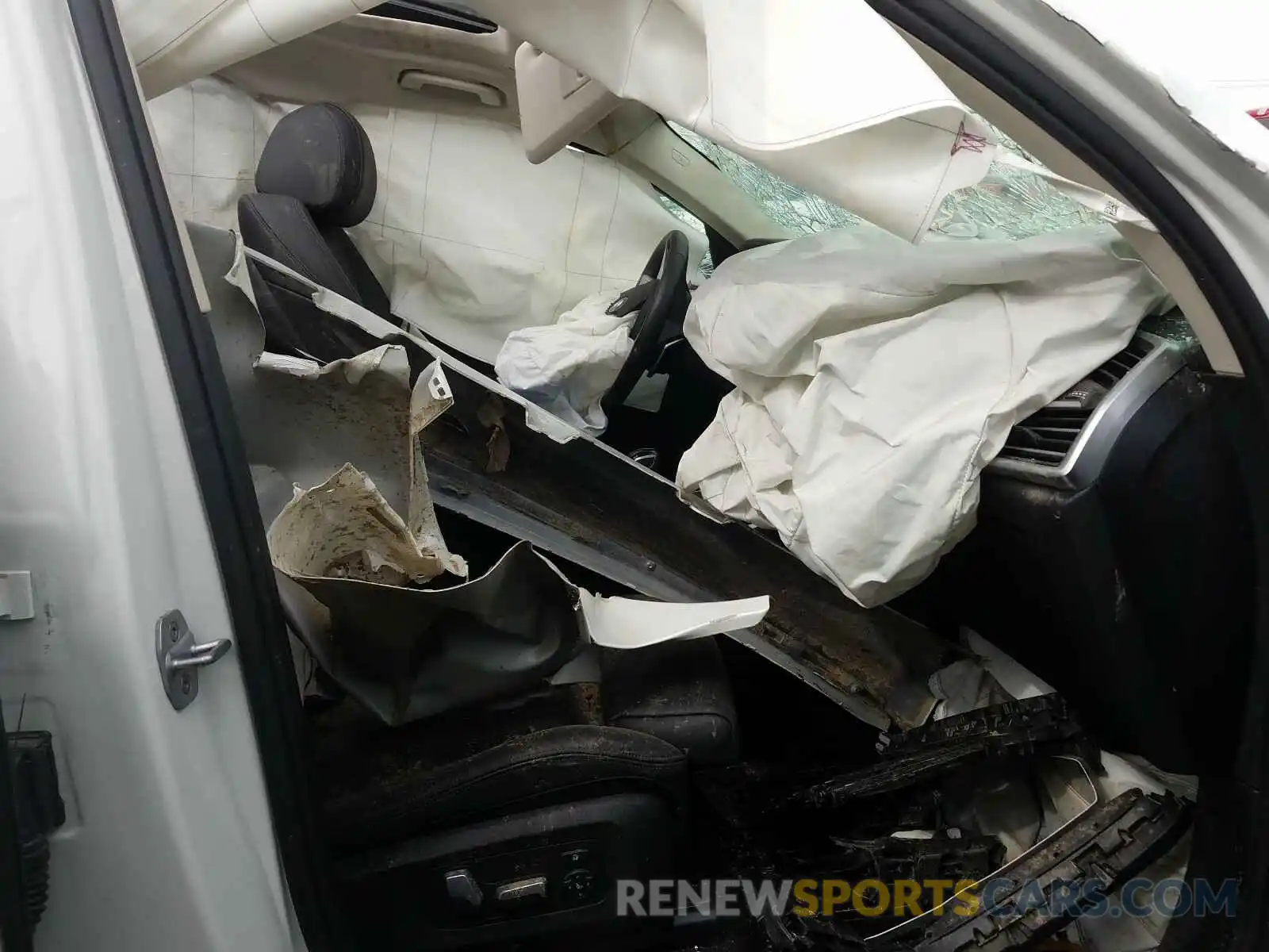 5 Photograph of a damaged car 5UXCW2C09L9B35868 BMW X7 2020