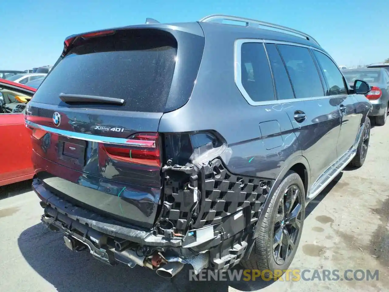 4 Photograph of a damaged car 5UXCW2C09L9B91731 BMW X7 2020