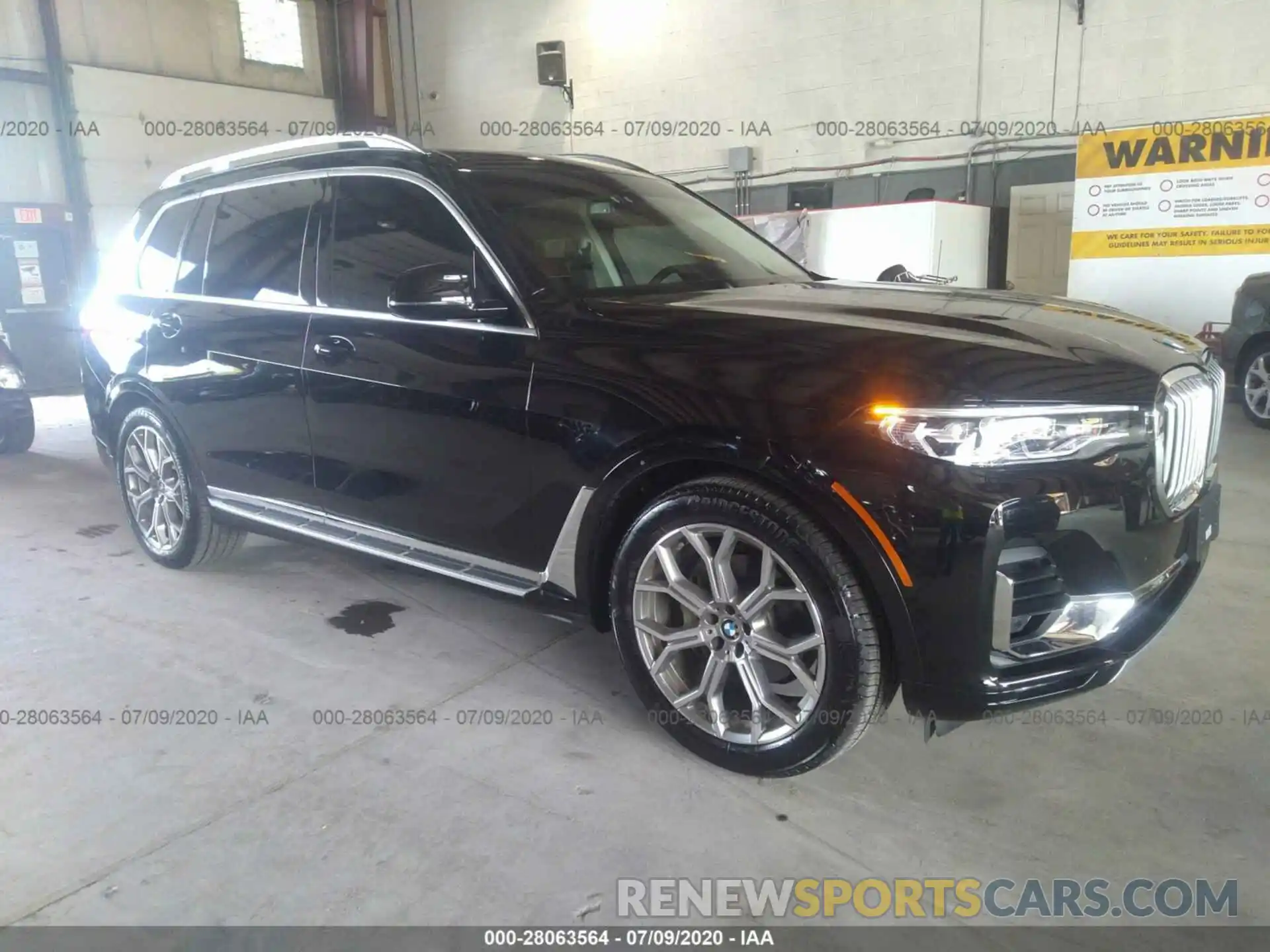 1 Photograph of a damaged car 5UXCW2C0XL9****** BMW X7 2020