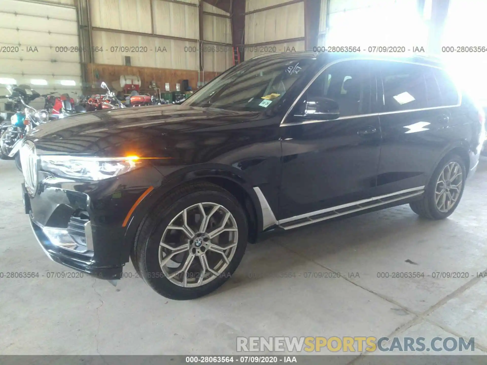 2 Photograph of a damaged car 5UXCW2C0XL9****** BMW X7 2020