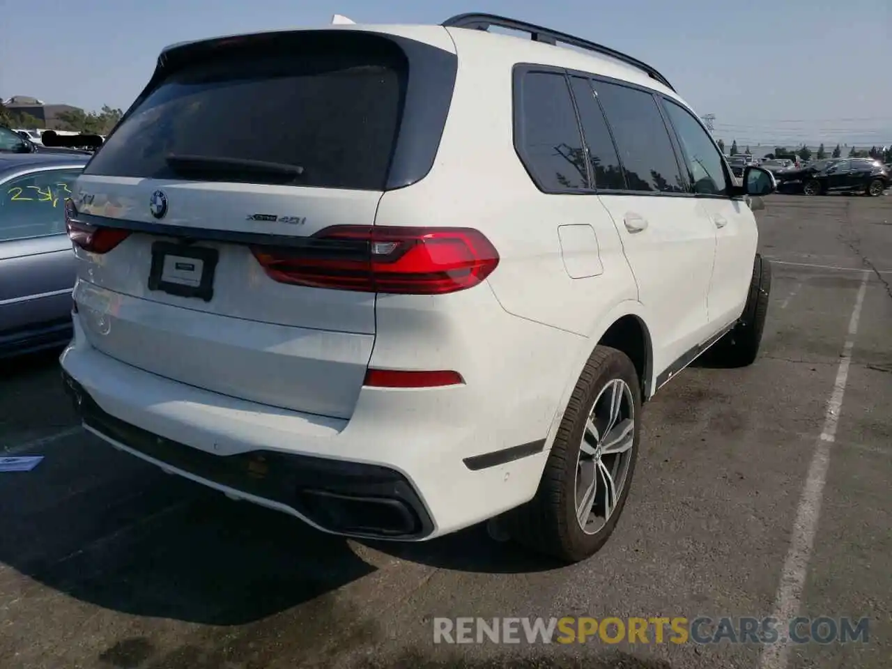 4 Photograph of a damaged car 5UXCW2C0XL9B01597 BMW X7 2020