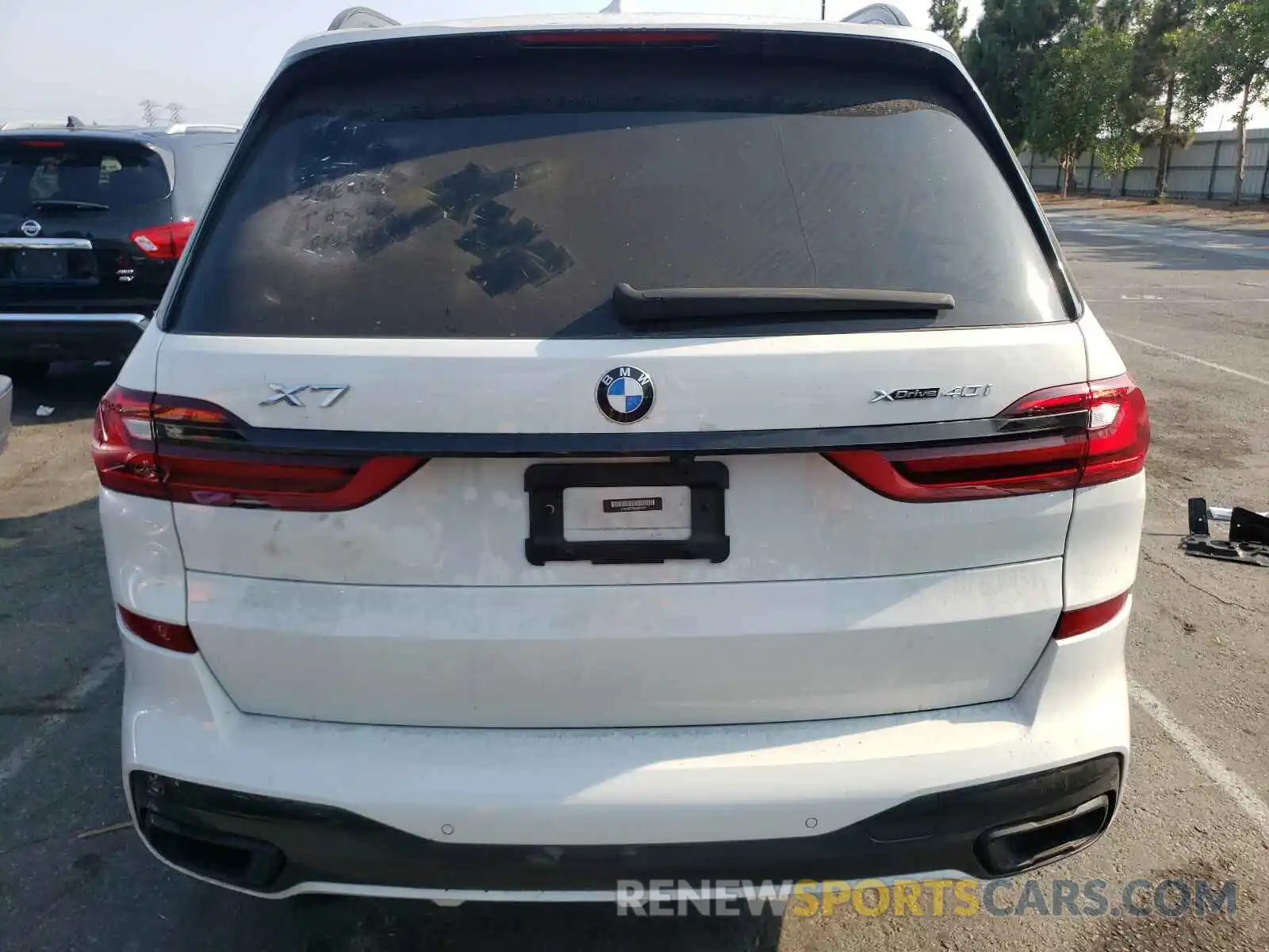 9 Photograph of a damaged car 5UXCW2C0XL9B01597 BMW X7 2020