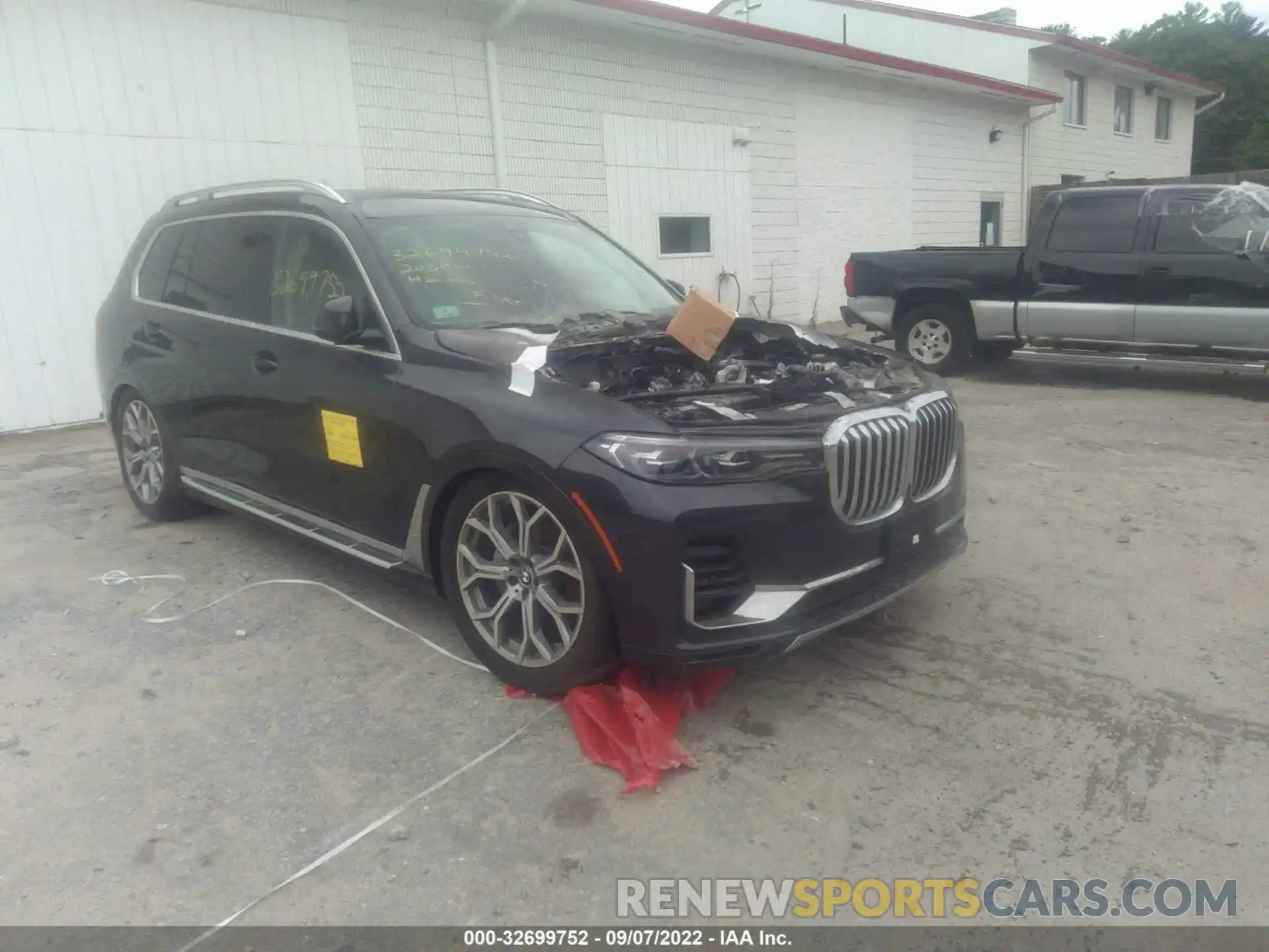 1 Photograph of a damaged car 5UXCW2C0XL9B38388 BMW X7 2020