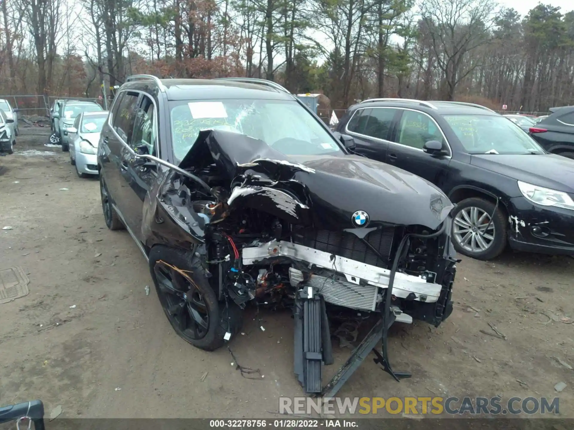 6 Photograph of a damaged car 5UXCW2C0XL9B44871 BMW X7 2020