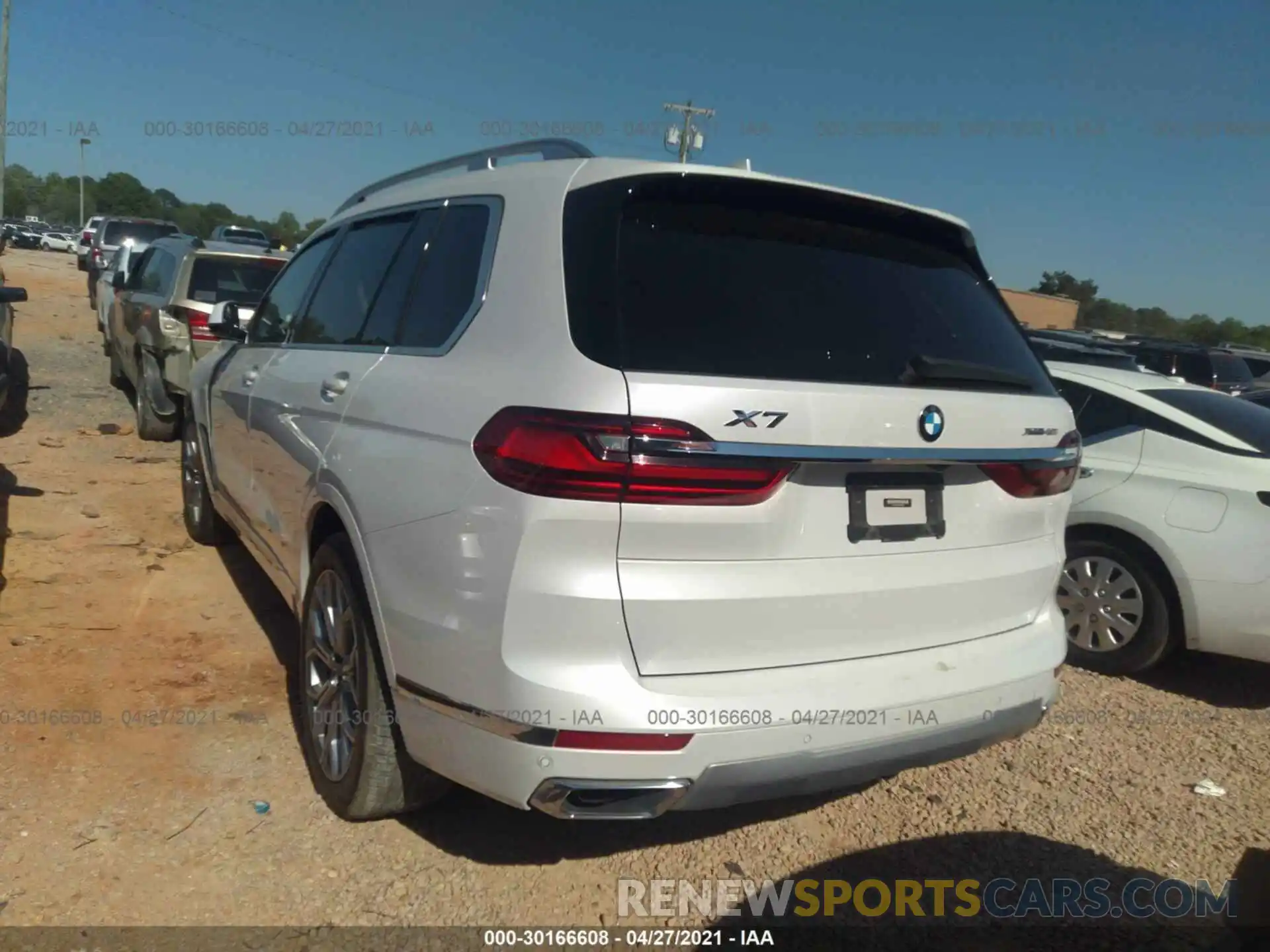 3 Photograph of a damaged car 5UXCW2C0XL9B45843 BMW X7 2020