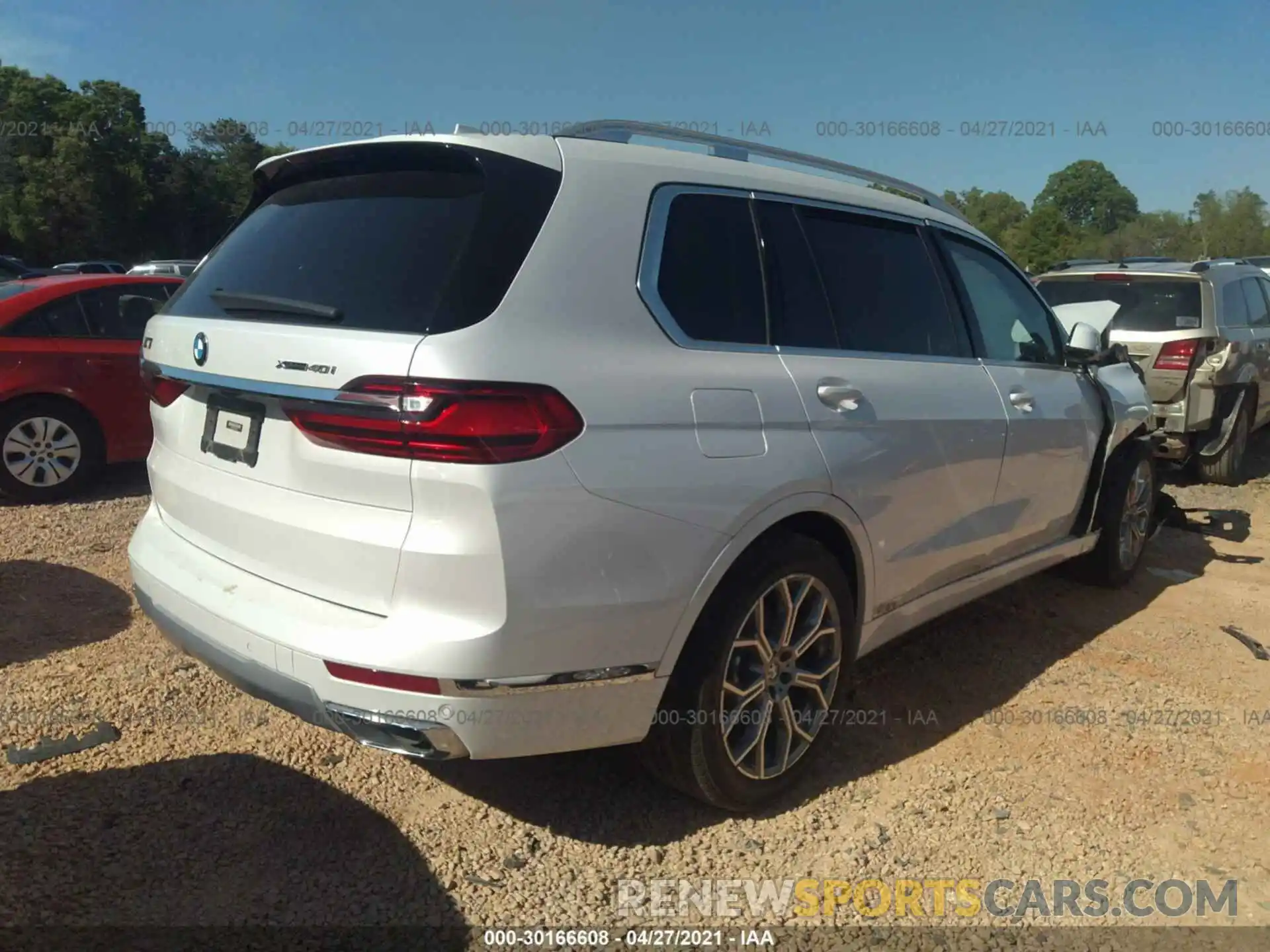 4 Photograph of a damaged car 5UXCW2C0XL9B45843 BMW X7 2020