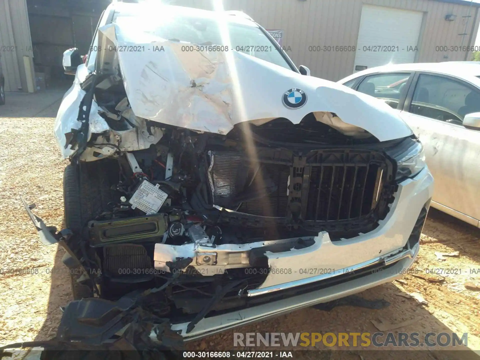 6 Photograph of a damaged car 5UXCW2C0XL9B45843 BMW X7 2020