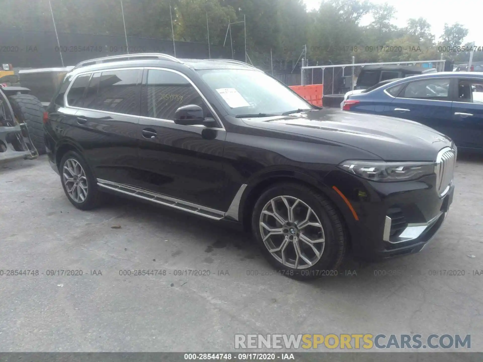 1 Photograph of a damaged car 5UXCW2C0XL9B56695 BMW X7 2020