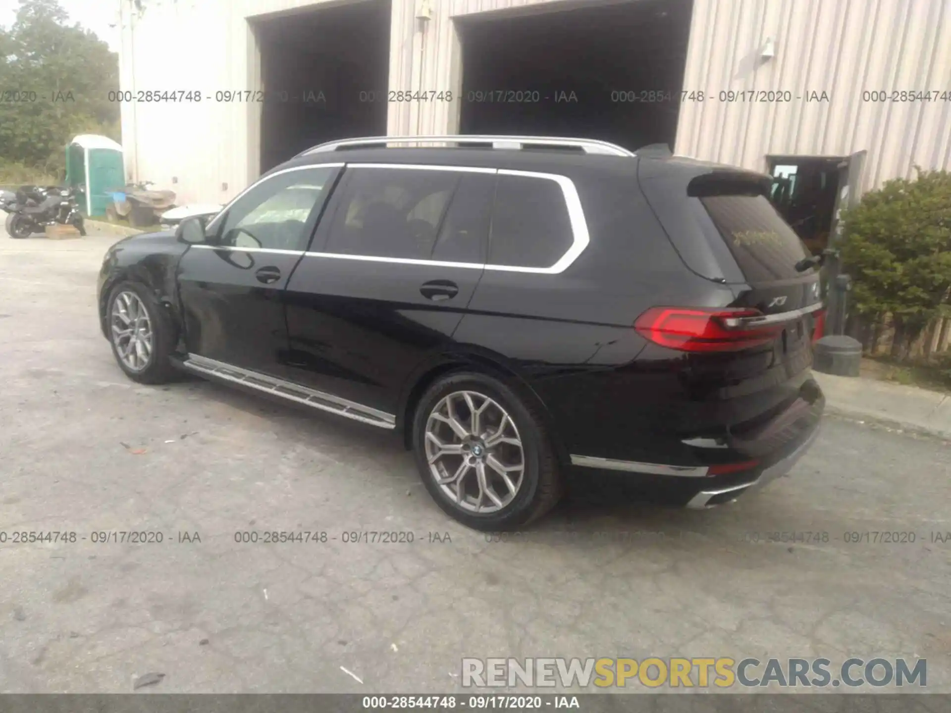 3 Photograph of a damaged car 5UXCW2C0XL9B56695 BMW X7 2020