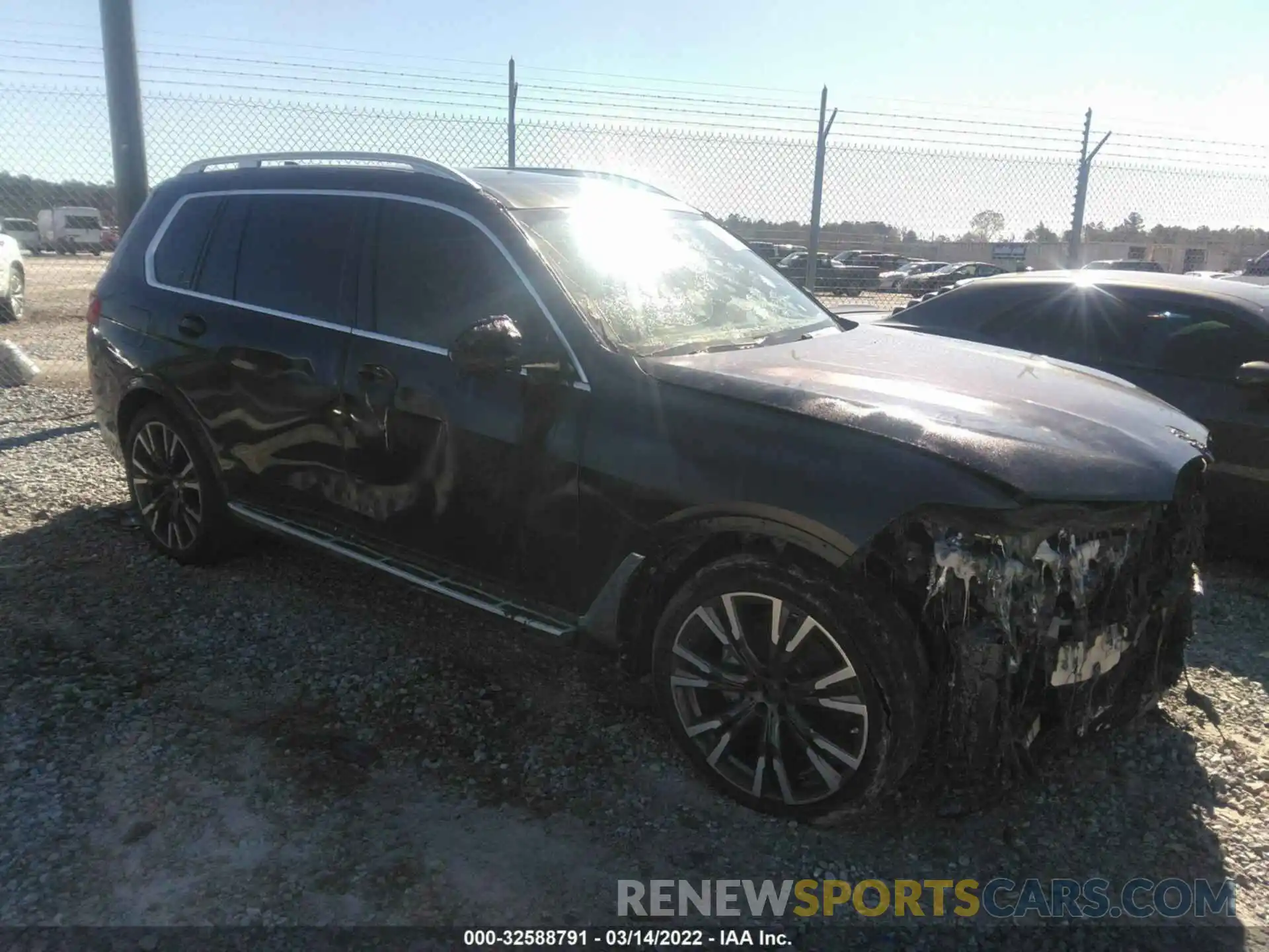 1 Photograph of a damaged car 5UXCW2C0XL9B86263 BMW X7 2020