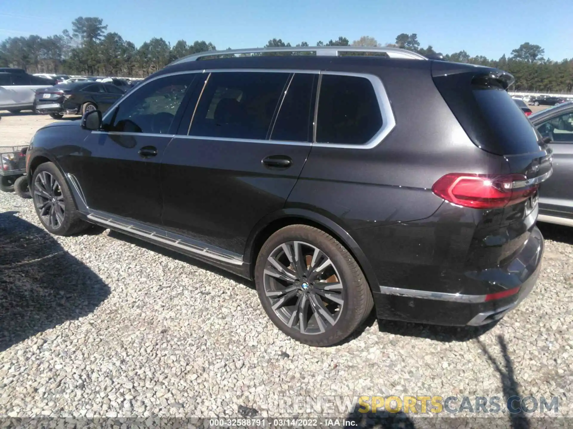 3 Photograph of a damaged car 5UXCW2C0XL9B86263 BMW X7 2020