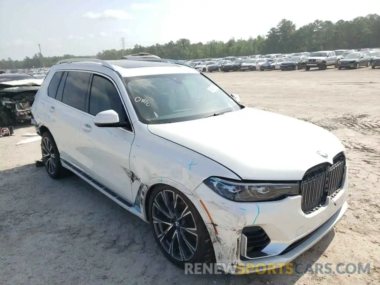 1 Photograph of a damaged car 5UXCW2C0XL9B92578 BMW X7 2020