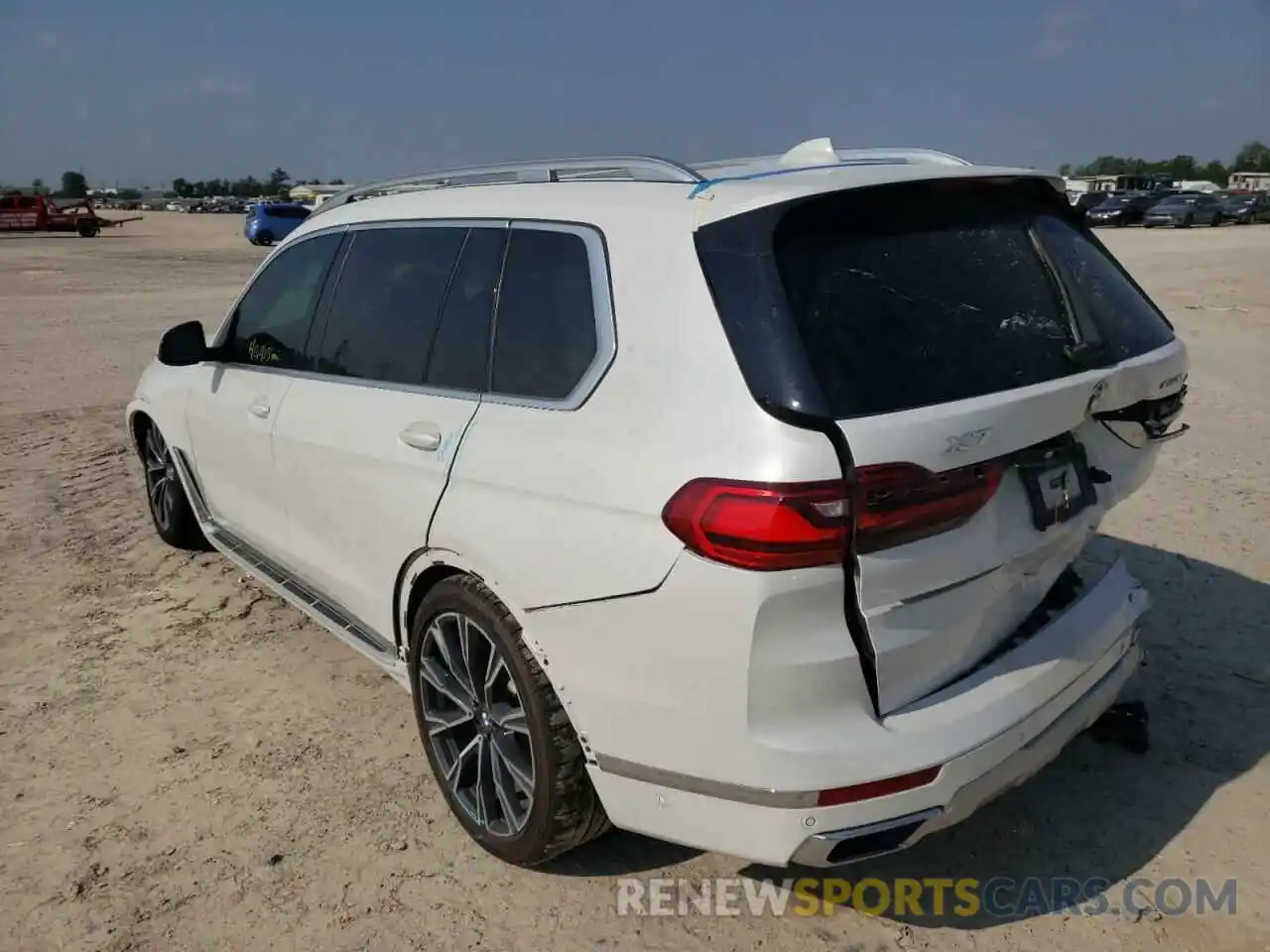 3 Photograph of a damaged car 5UXCW2C0XL9B92578 BMW X7 2020