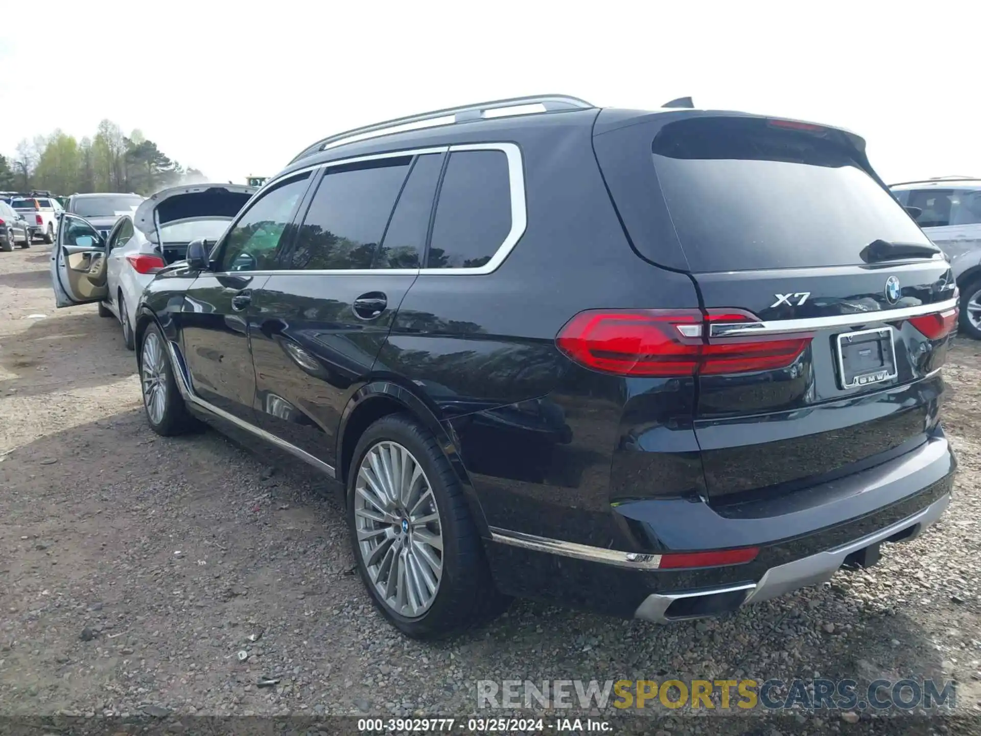 3 Photograph of a damaged car 5UXCW2C0XL9B99739 BMW X7 2020