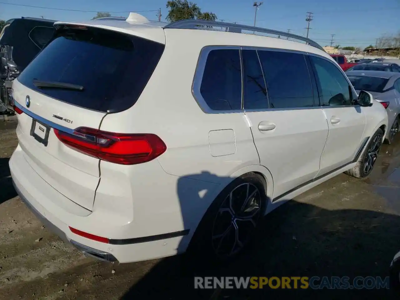 4 Photograph of a damaged car 5UXCW2C0XL9C05670 BMW X7 2020