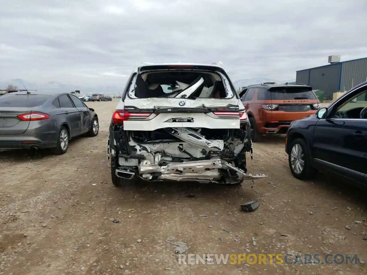 9 Photograph of a damaged car 5UXCX4C09LLS39334 BMW X7 2020