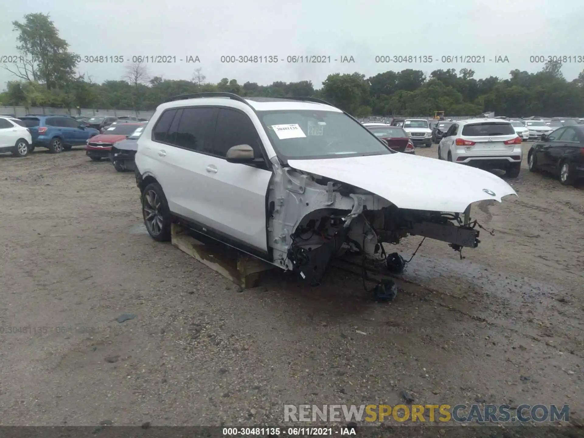 1 Photograph of a damaged car 5UXCX6C01LLE35668 BMW X7 2020