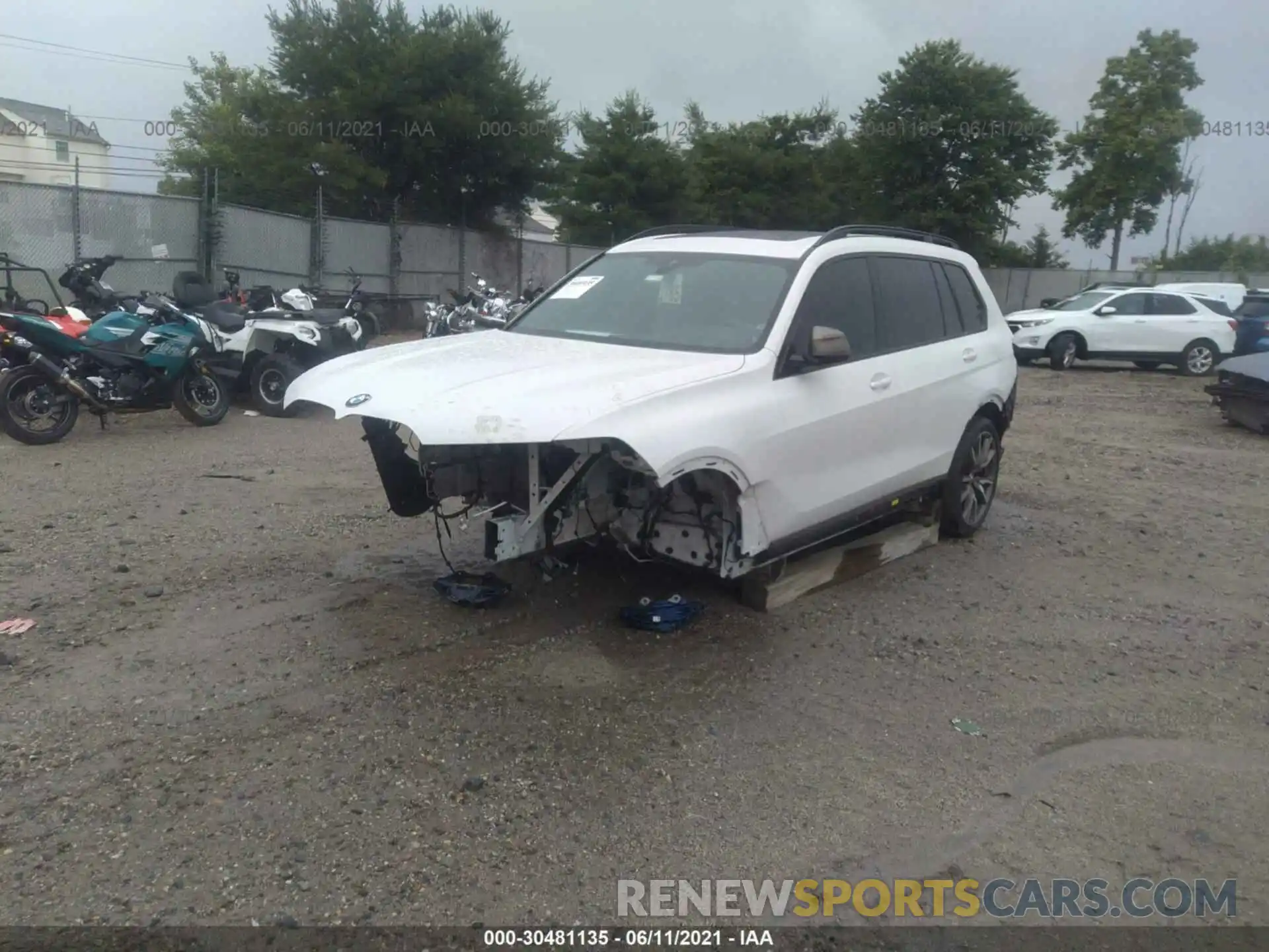 2 Photograph of a damaged car 5UXCX6C01LLE35668 BMW X7 2020