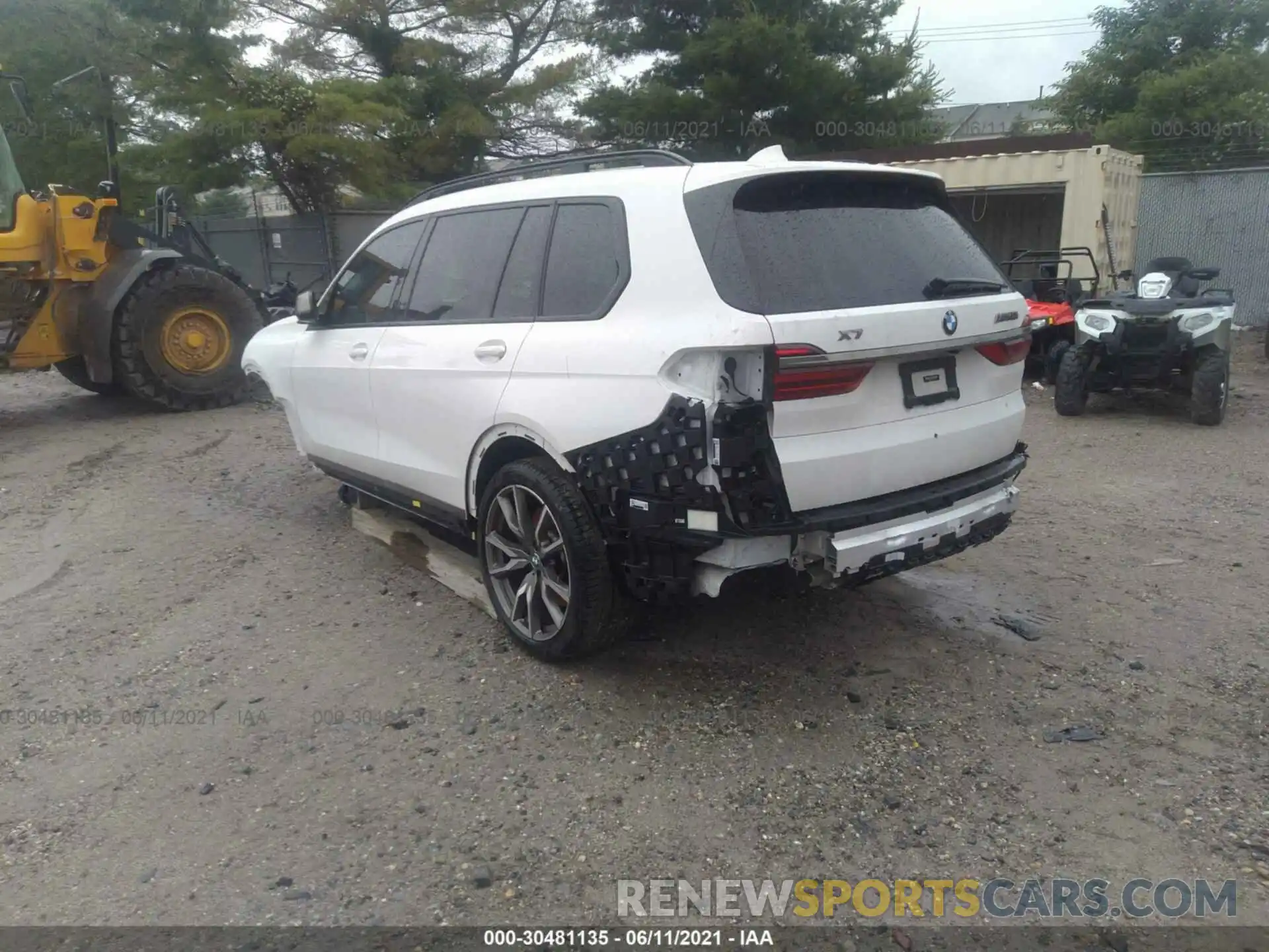 3 Photograph of a damaged car 5UXCX6C01LLE35668 BMW X7 2020