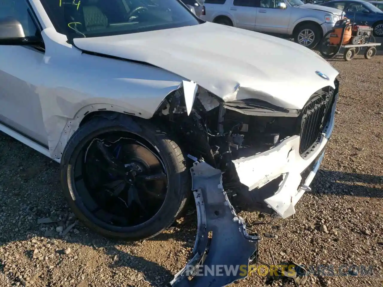 9 Photograph of a damaged car 5UXCX6C02LLE35355 BMW X7 2020