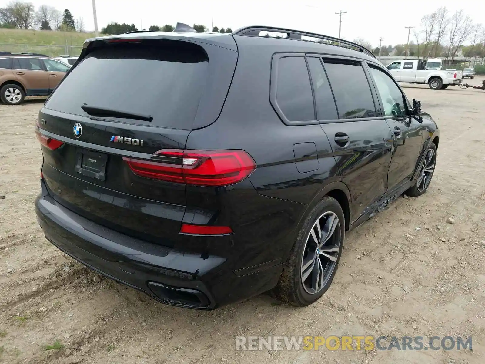 4 Photograph of a damaged car 5UXCX6C02LLE35680 BMW X7 2020