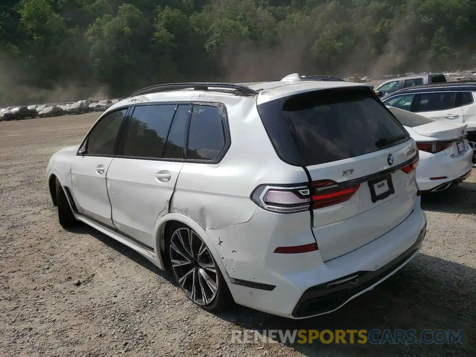 3 Photograph of a damaged car 5UXCX6C03L9B33716 BMW X7 2020