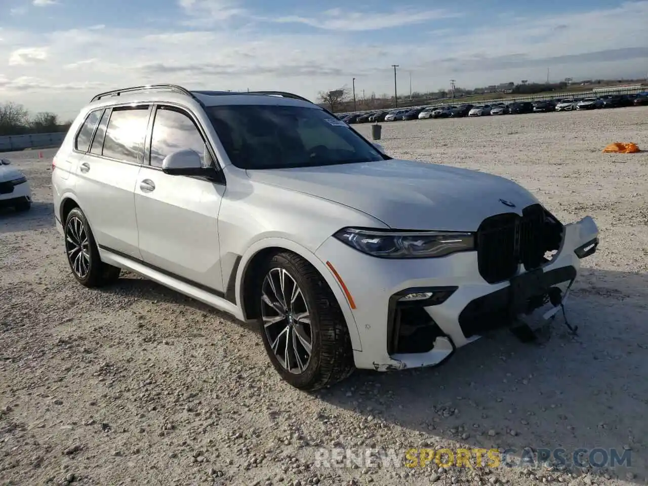 4 Photograph of a damaged car 5UXCX6C03L9C40930 BMW X7 2020