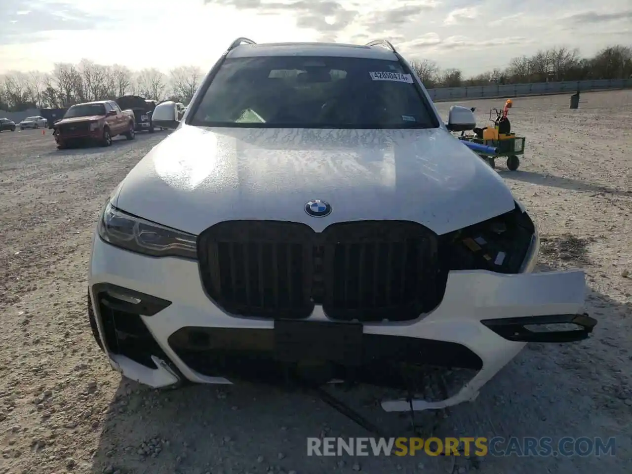 5 Photograph of a damaged car 5UXCX6C03L9C40930 BMW X7 2020