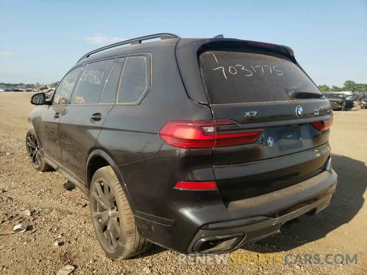 3 Photograph of a damaged car 5UXCX6C03LLE35333 BMW X7 2020