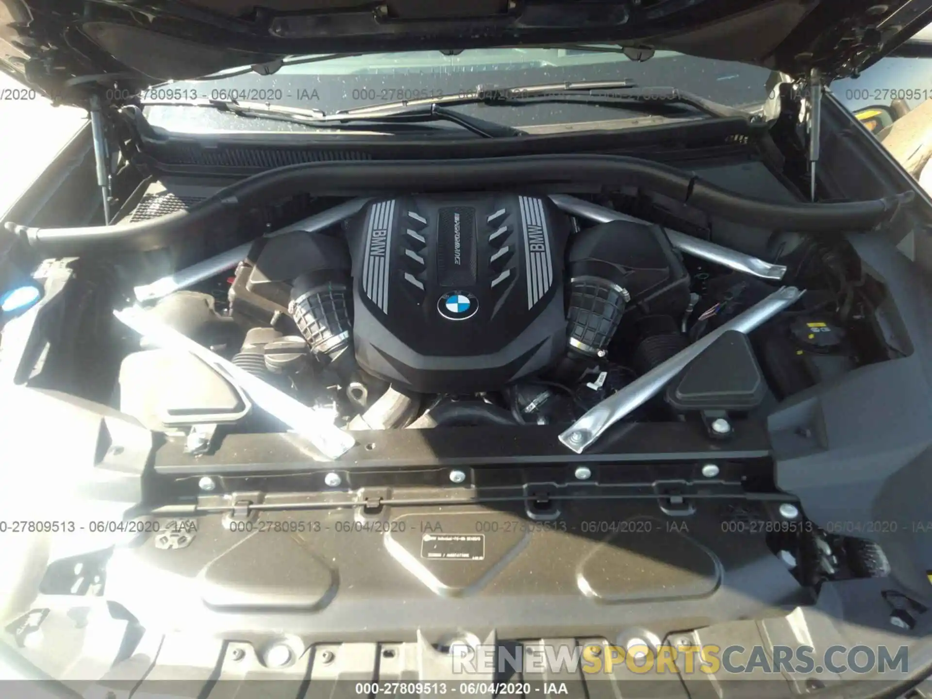 10 Photograph of a damaged car 5UXCX6C06L9****** BMW X7 2020