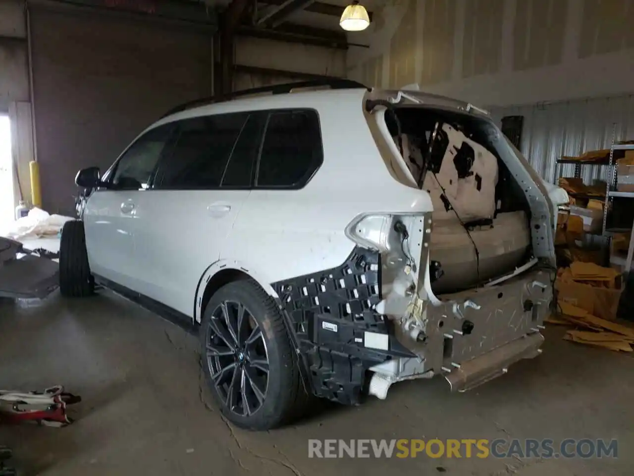 3 Photograph of a damaged car 5UXCX6C06LLE35567 BMW X7 2020