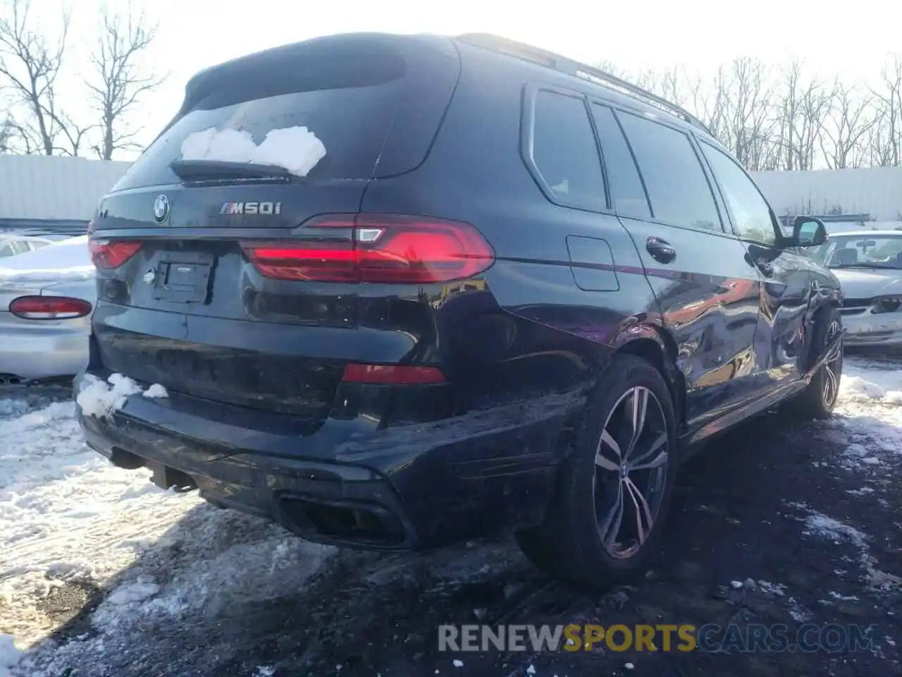 4 Photograph of a damaged car 5UXCX6C07L9C24939 BMW X7 2020