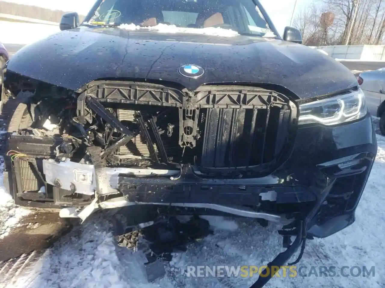 9 Photograph of a damaged car 5UXCX6C07L9C24939 BMW X7 2020