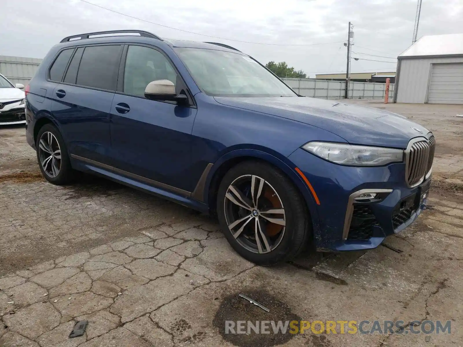 1 Photograph of a damaged car 5UXCX6C07LLE35335 BMW X7 2020