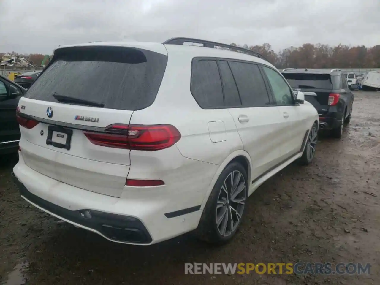 4 Photograph of a damaged car 5UXCX6C08L9D43230 BMW X7 2020